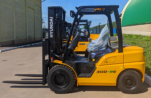 Вилочный погрузчик HYUNDAI 30D-9E